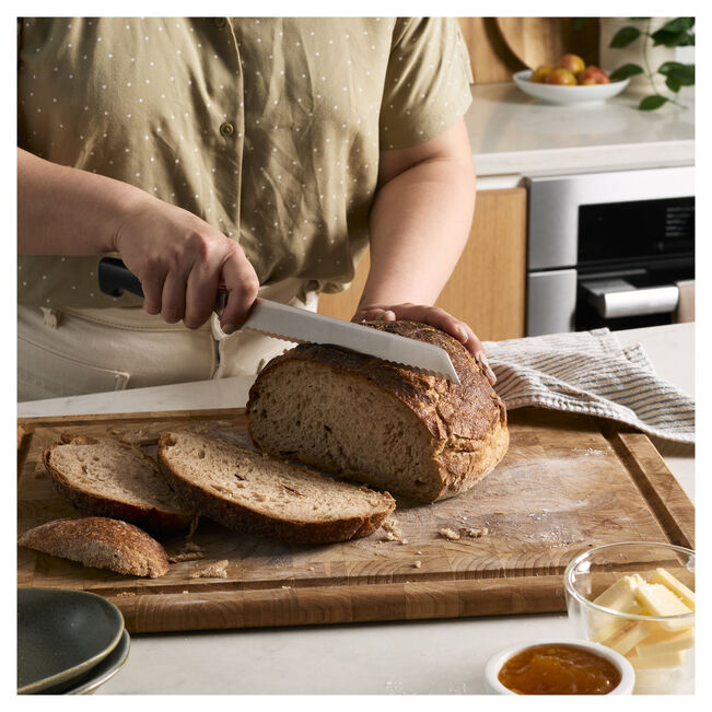 Bread knife 8 inch, serrated edge