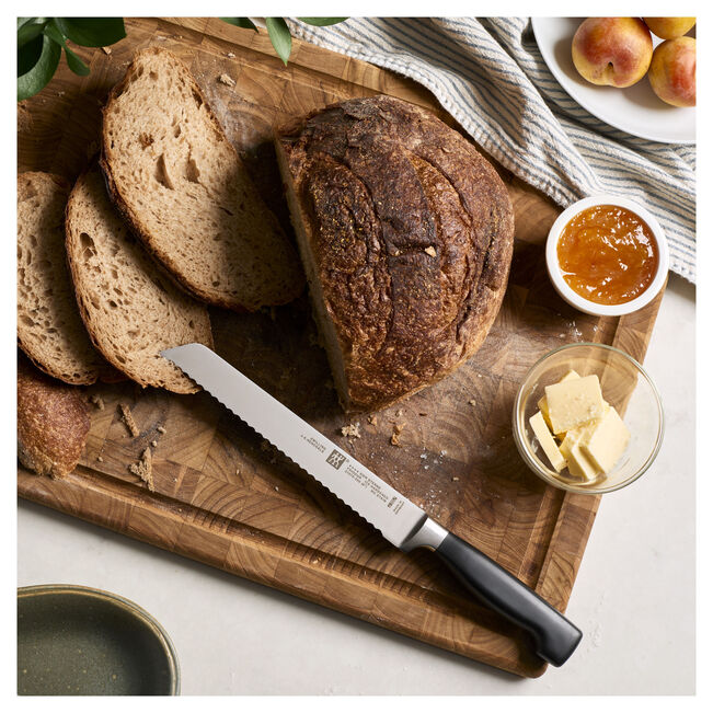Bread knife 8 inch, serrated edge